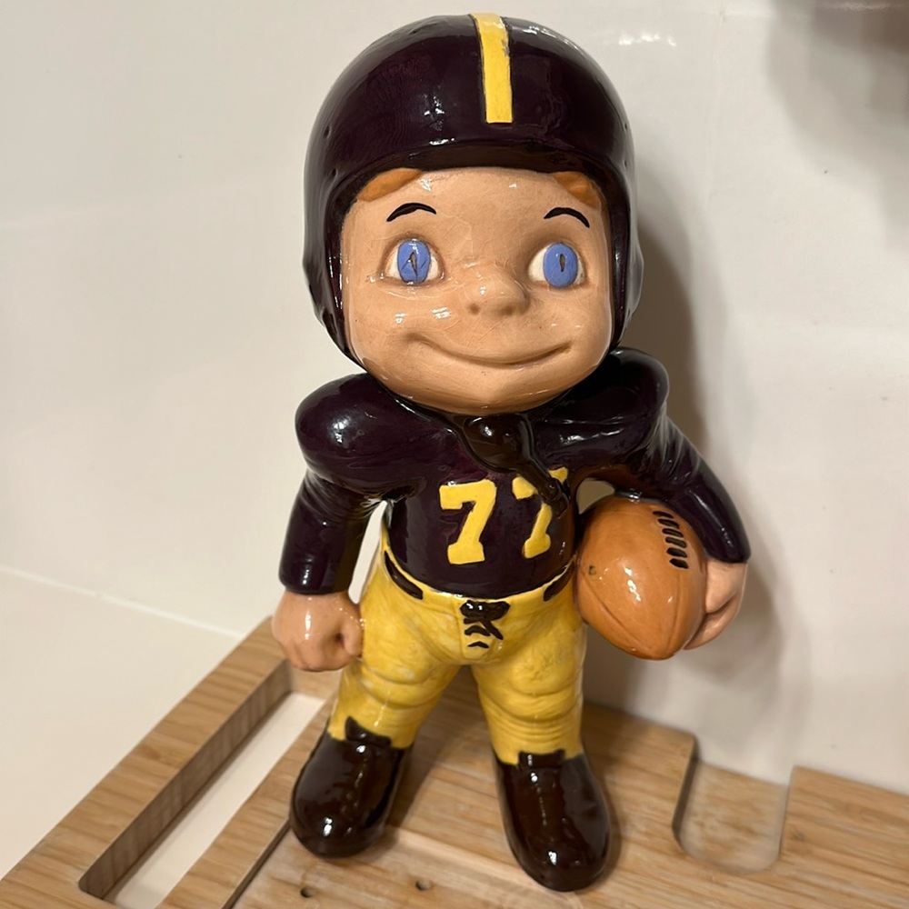 Vintage 1970’s Atlantic mold football player